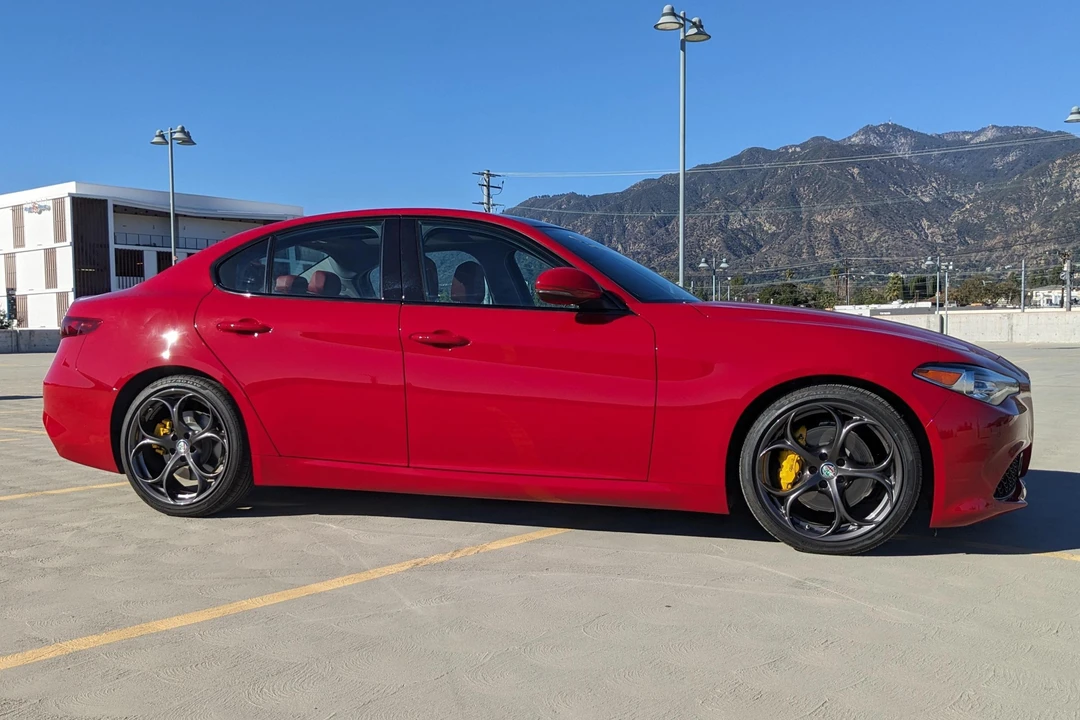 2017 Alfa Romeo Giulia - Image 3 of 31