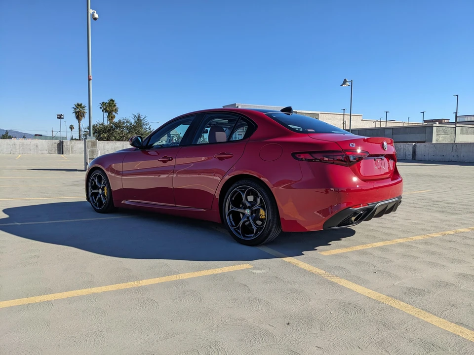 2017 Alfa Romeo Giulia - Image 15 of 31