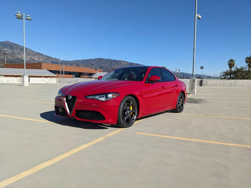 2017 Alfa Romeo Giulia - Image 10 of 31