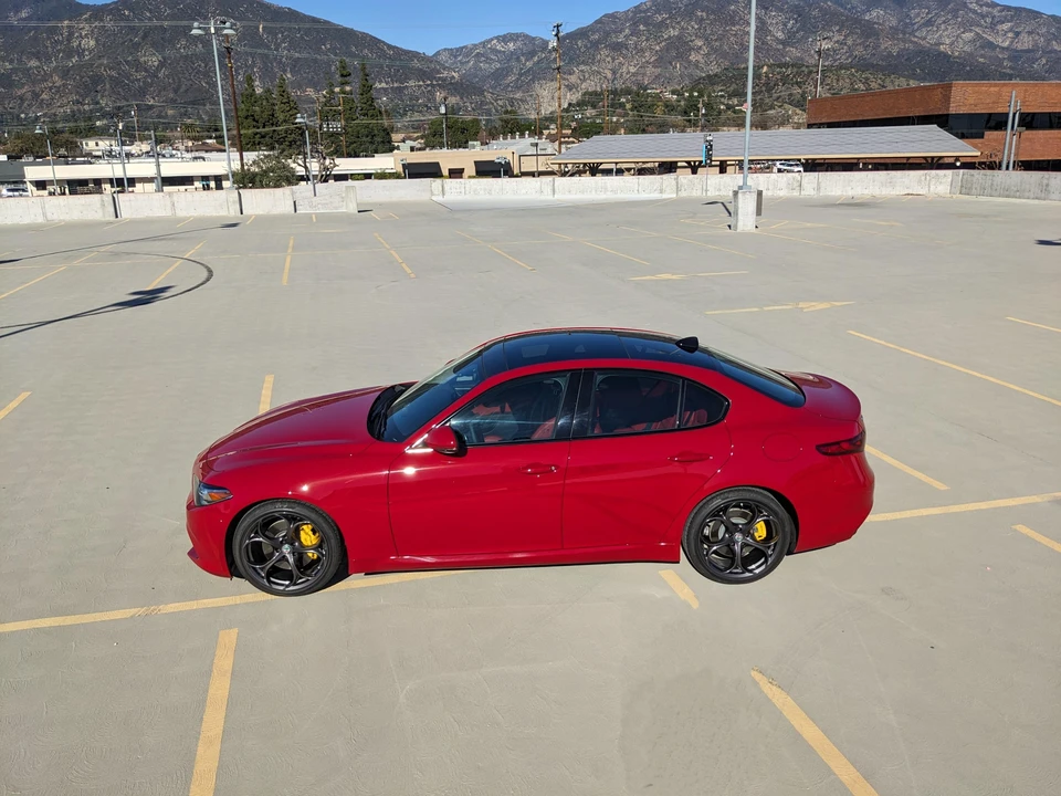 2017 Alfa Romeo Giulia - Image 12 of 31