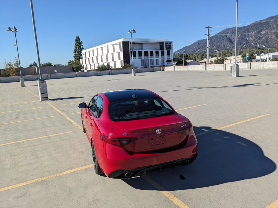 2017 Alfa Romeo Giulia - Image 23 of 31