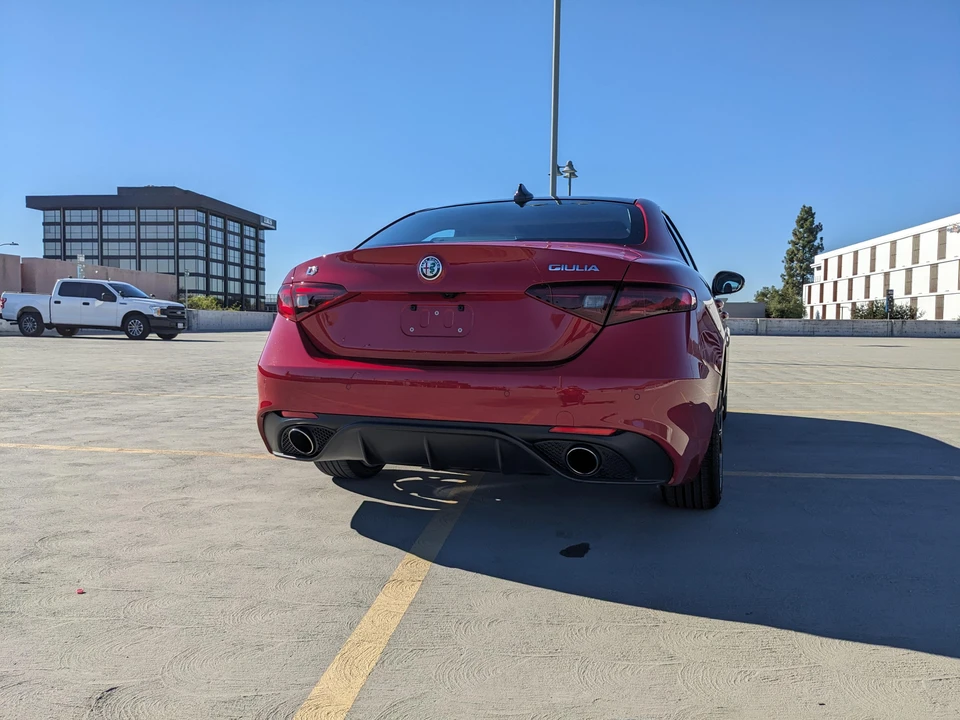 2017 Alfa Romeo Giulia - Image 28 of 31