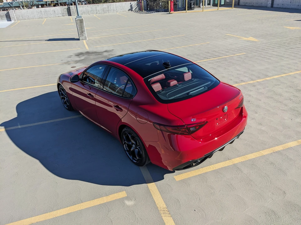 2017 Alfa Romeo Giulia - Image 21 of 31