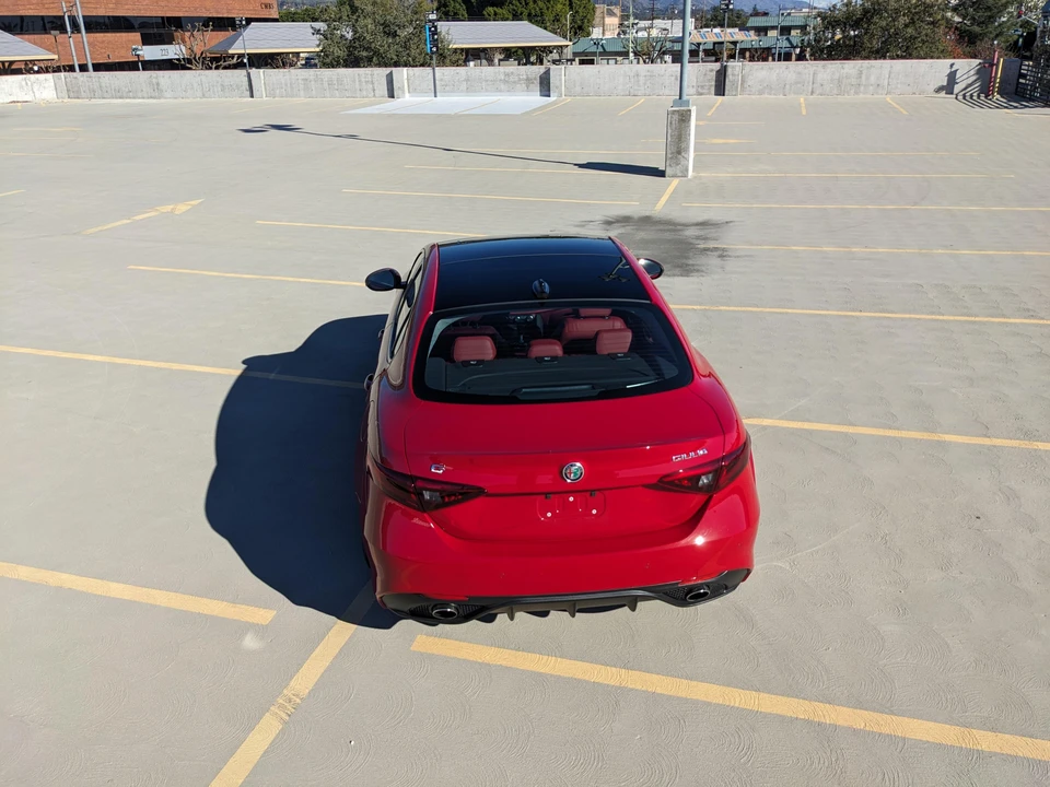 2017 Alfa Romeo Giulia - Image 25 of 31