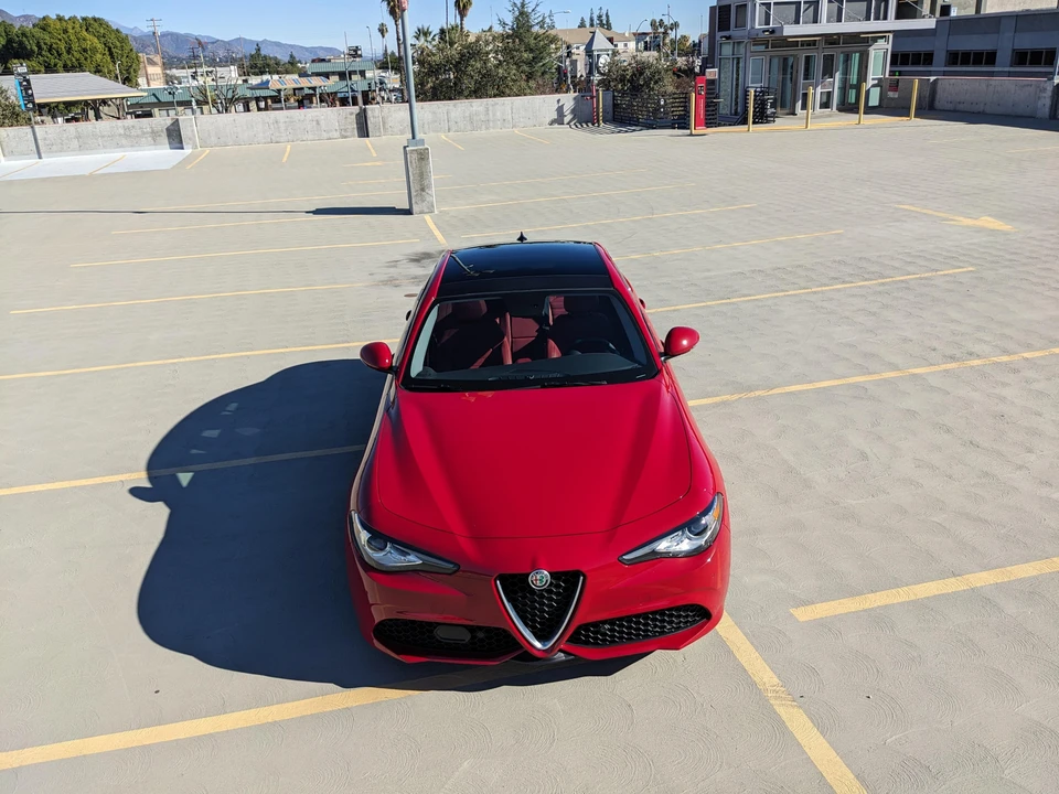 2017 Alfa Romeo Giulia - Image 6 of 31