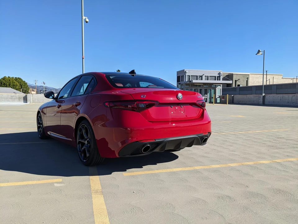 2017 Alfa Romeo Giulia - Image 20 of 31