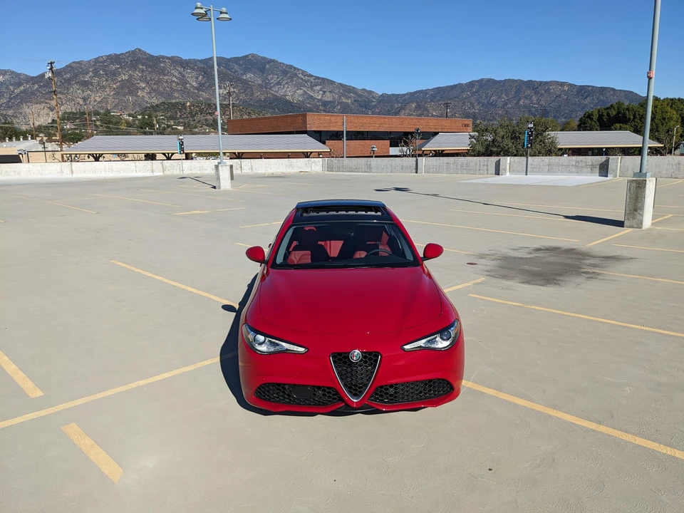 2017 Alfa Romeo Giulia - Image 7 of 31