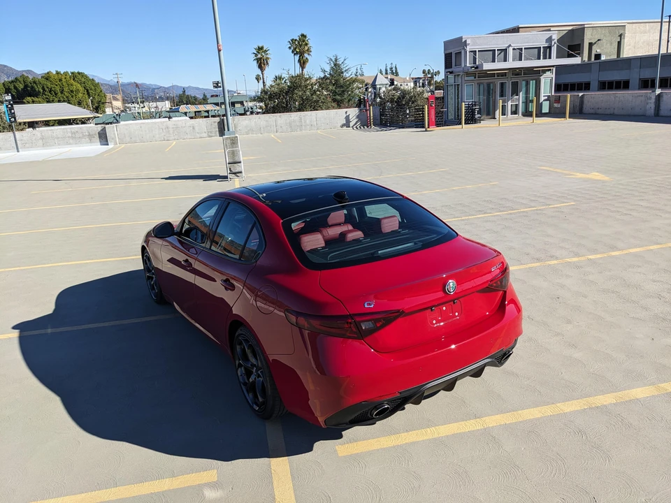 2017 Alfa Romeo Giulia - Image 22 of 31