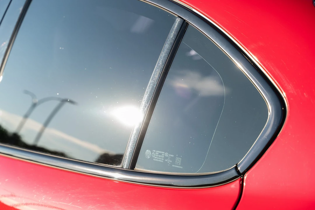 2017 Alfa Romeo Giulia - Image 28 of 31