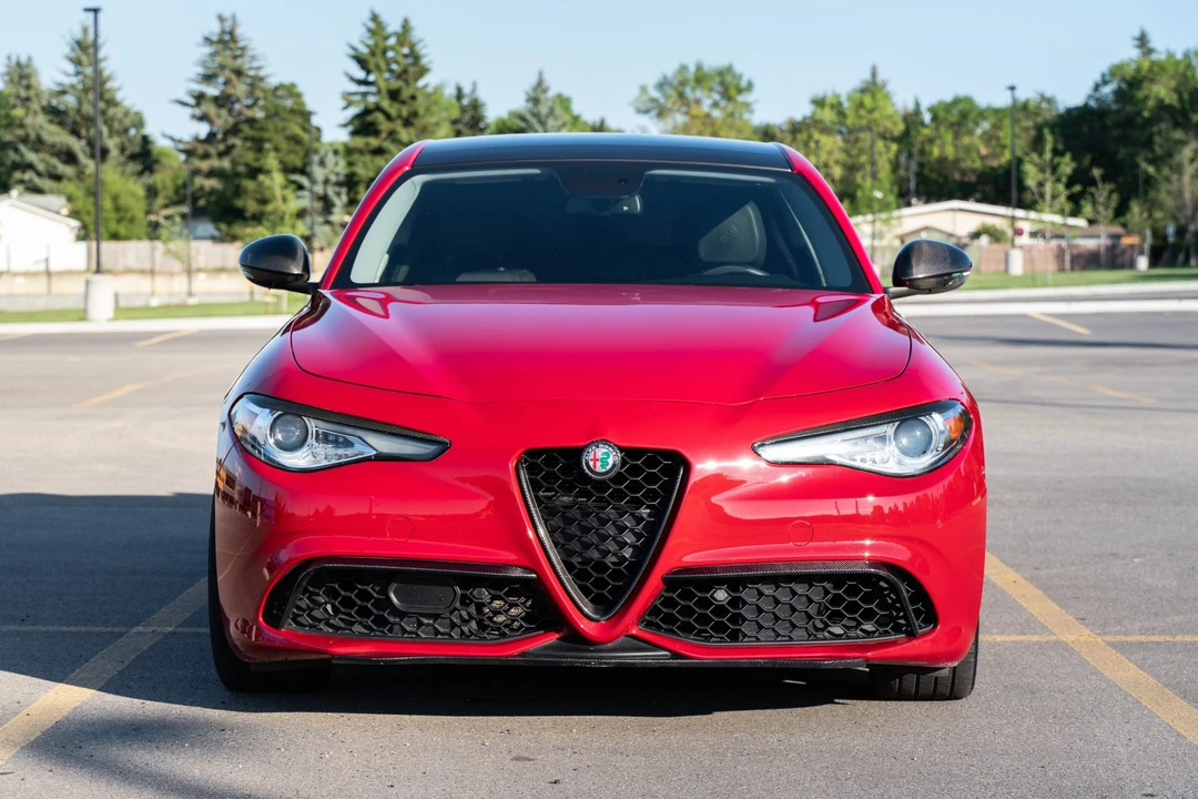 2017 Alfa Romeo Giulia - Image 9 of 31