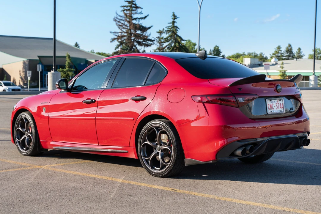 2017 Alfa Romeo Giulia - Image 6 of 31