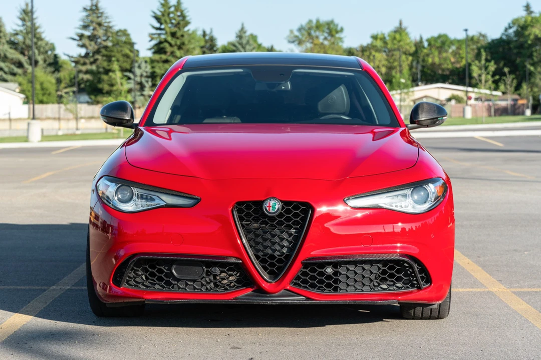 2017 Alfa Romeo Giulia - Image 2 of 31