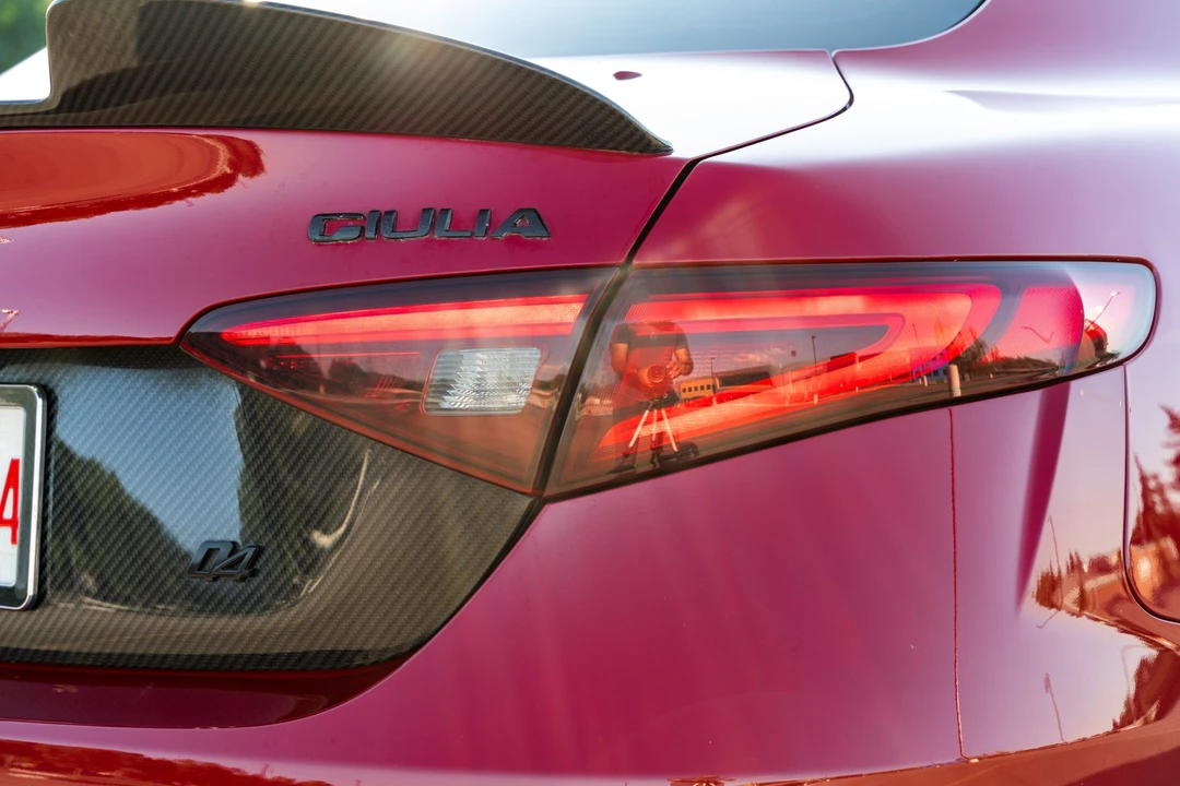 2017 Alfa Romeo Giulia - Image 12 of 31