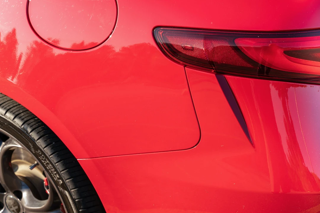 2017 Alfa Romeo Giulia - Image 21 of 31