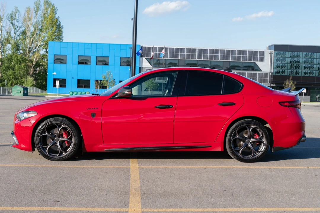 2017 Alfa Romeo Giulia - Image 7 of 31