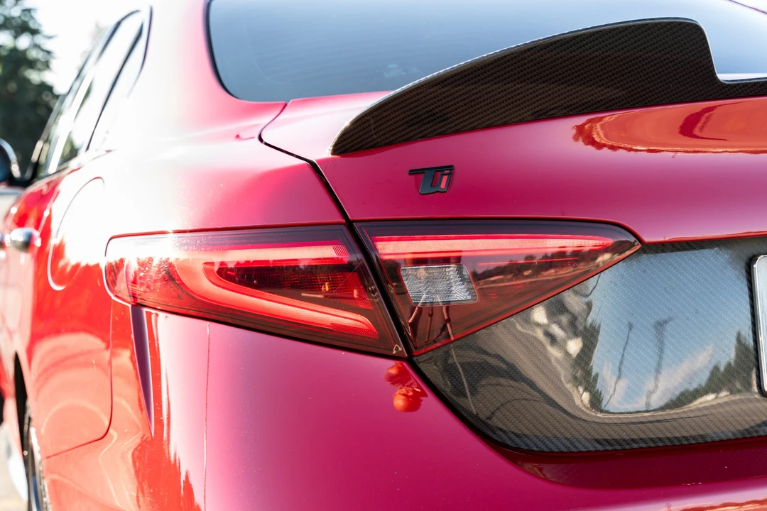 2017 Alfa Romeo Giulia - Image 11 of 31