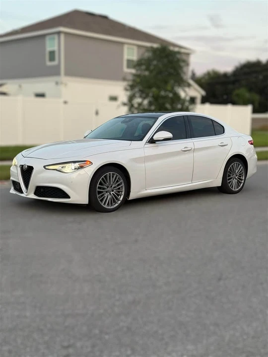 2017 Alfa Romeo Giulia - Image 5 of 7