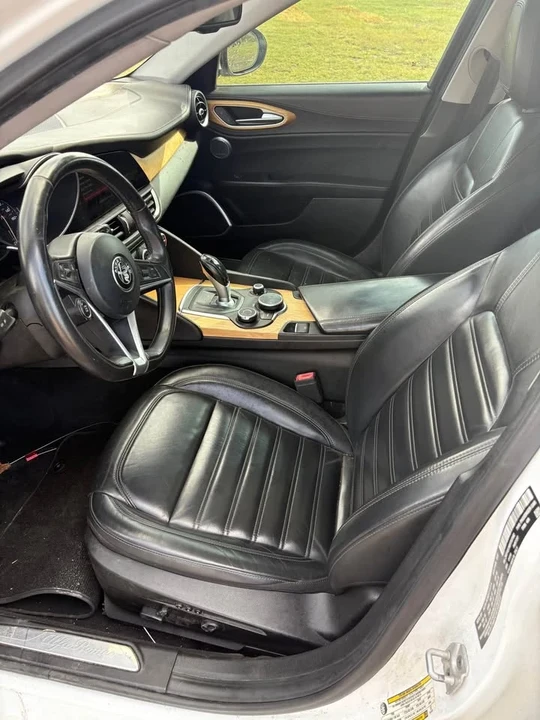 2017 Alfa Romeo Giulia - Image 2 of 3