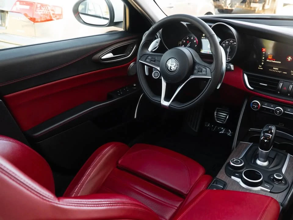 2017 Alfa Romeo Giulia - Image 5 of 8