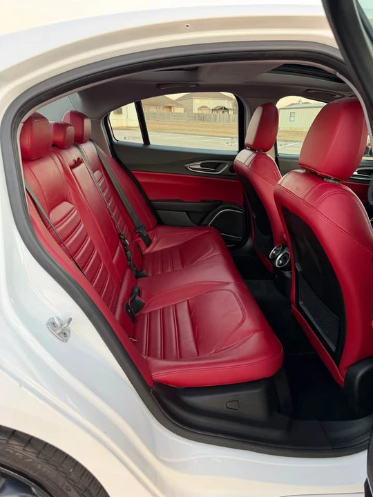 2017 Alfa Romeo Giulia - Image 15 of 18