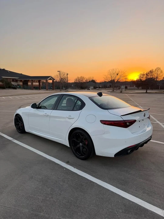 2017 Alfa Romeo Giulia - Image 3 of 18