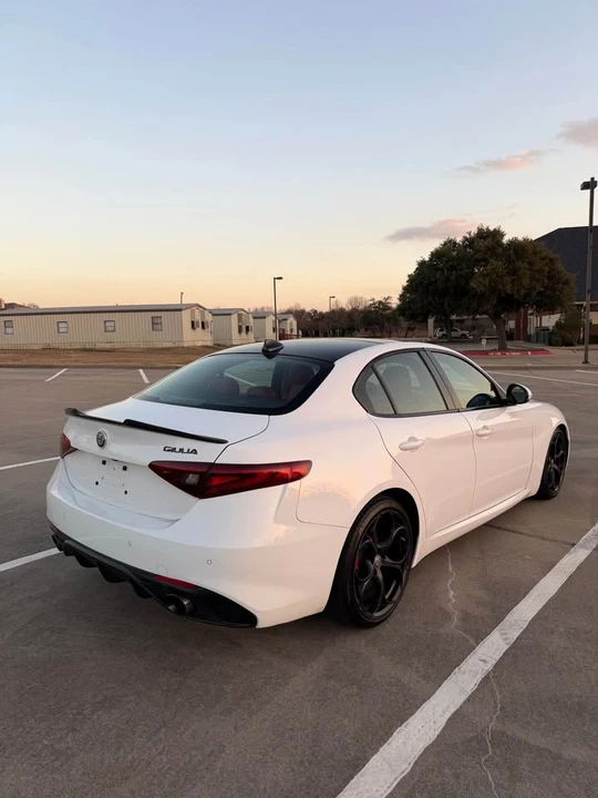 2017 Alfa Romeo Giulia - Image 5 of 18