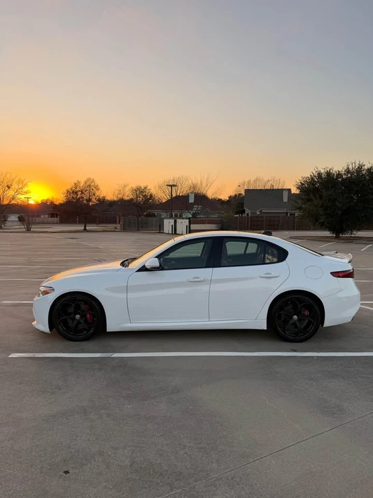 2017 Alfa Romeo Giulia - Image 2 of 18