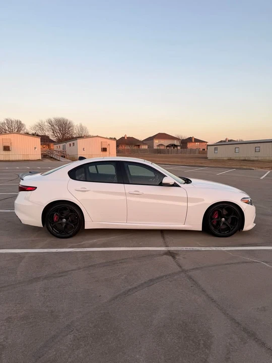2017 Alfa Romeo Giulia - Image 6 of 18