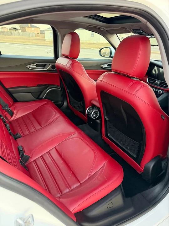 2017 Alfa Romeo Giulia - Image 16 of 18