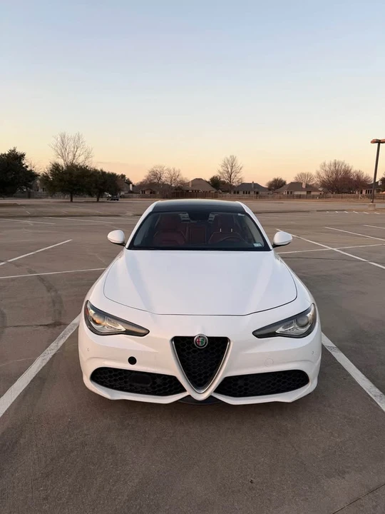 2017 Alfa Romeo Giulia - Image 8 of 18