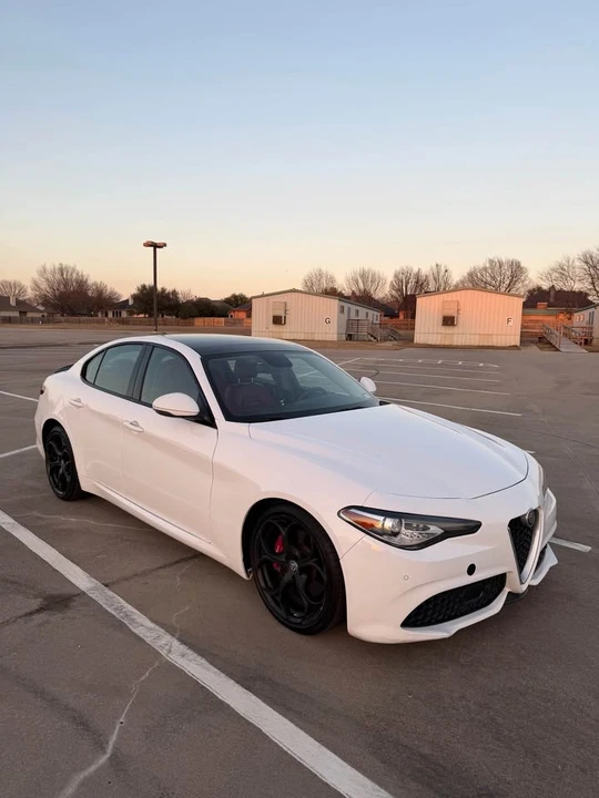 2017 Alfa Romeo Giulia - Image 7 of 18
