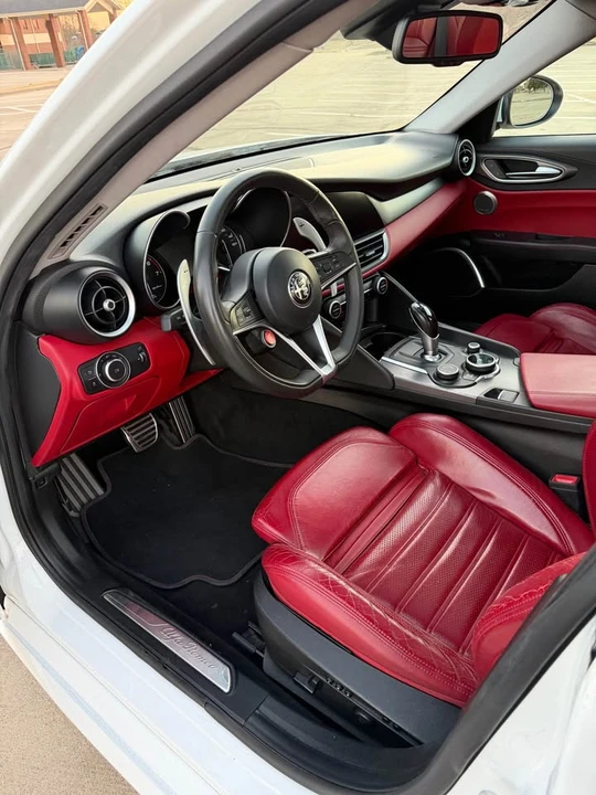2017 Alfa Romeo Giulia - Image 9 of 18