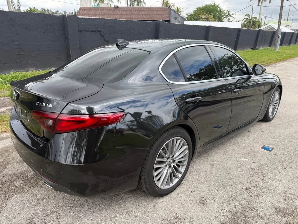 2017 Alfa Romeo Giulia - Image 4 of 12