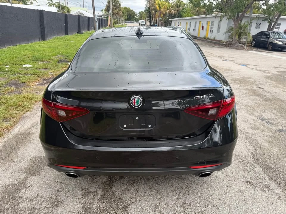 2017 Alfa Romeo Giulia - Image 5 of 12