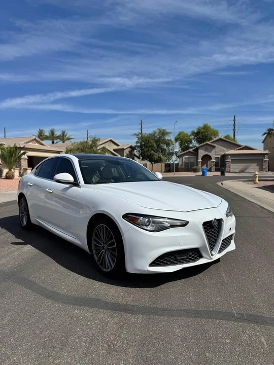 2017 Alfa Romeo Giulia - Image 5 of 17
