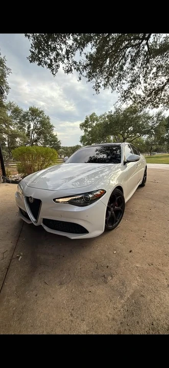 2017 Alfa Romeo Giulia - Image 10 of 10