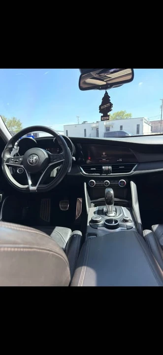 2017 Alfa Romeo Giulia - Image 6 of 10