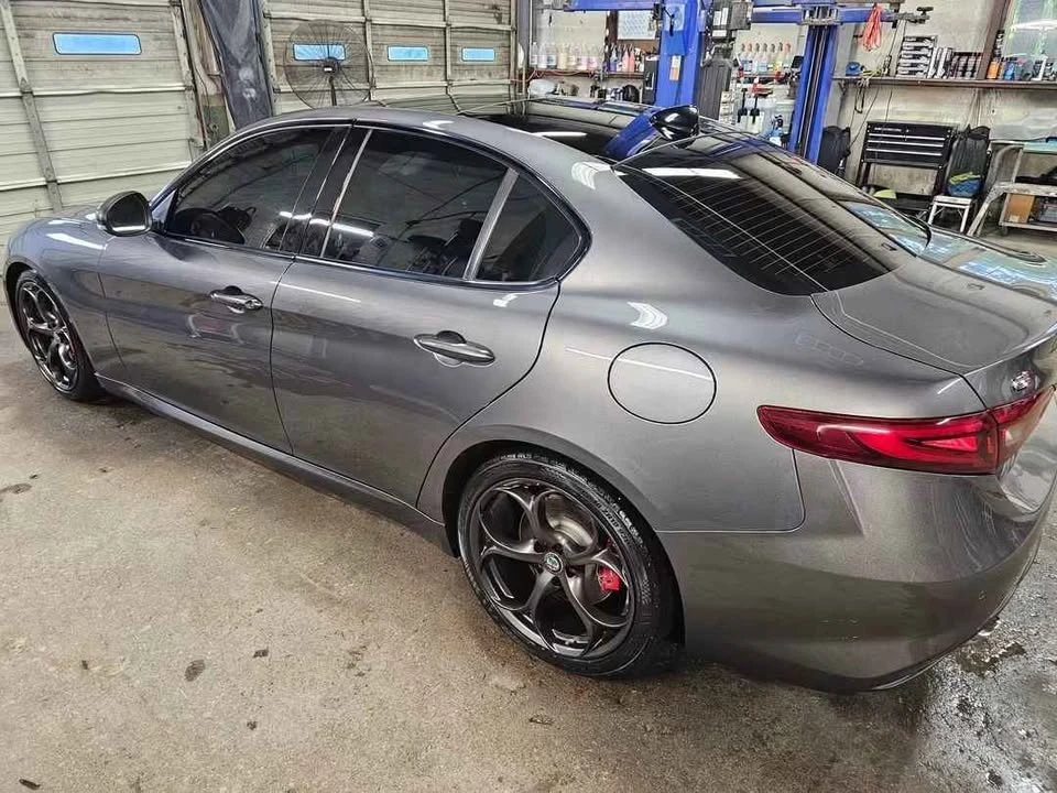 2017 Alfa Romeo Giulia - Image 4 of 10