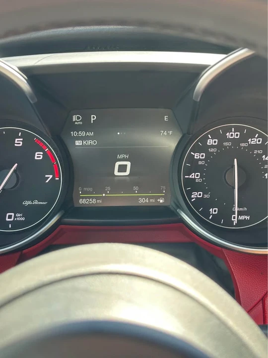 2017 Alfa Romeo Giulia - Image 13 of 14