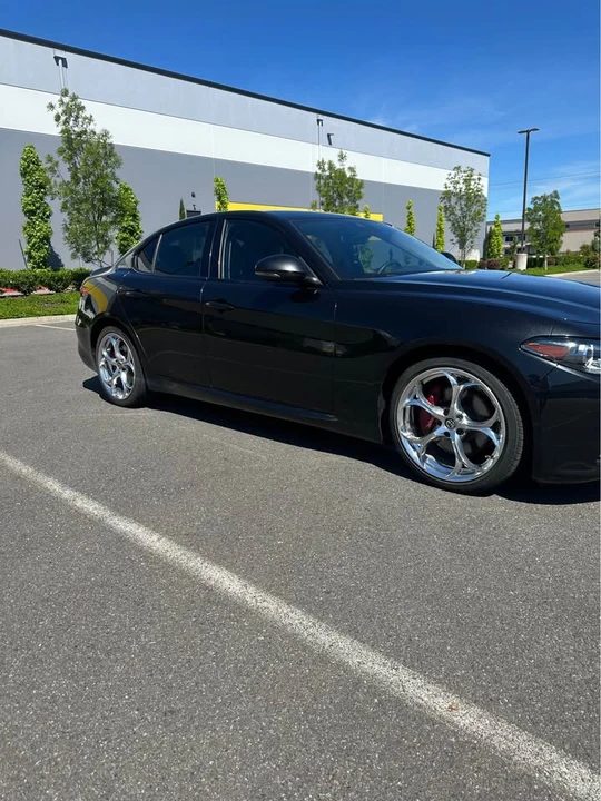 2017 Alfa Romeo Giulia - Image 2 of 14