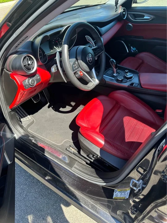 2017 Alfa Romeo Giulia - Image 9 of 14