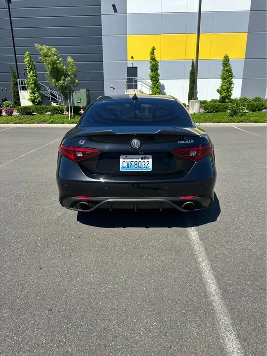 2017 Alfa Romeo Giulia - Image 5 of 14