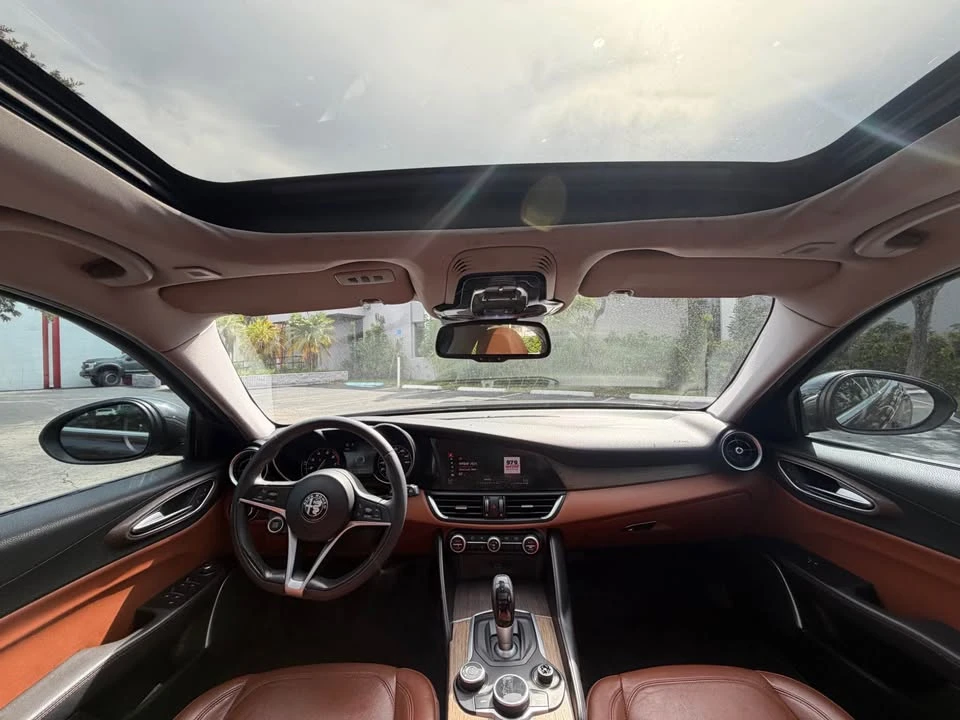 2017 Alfa Romeo Giulia - Image 9 of 15