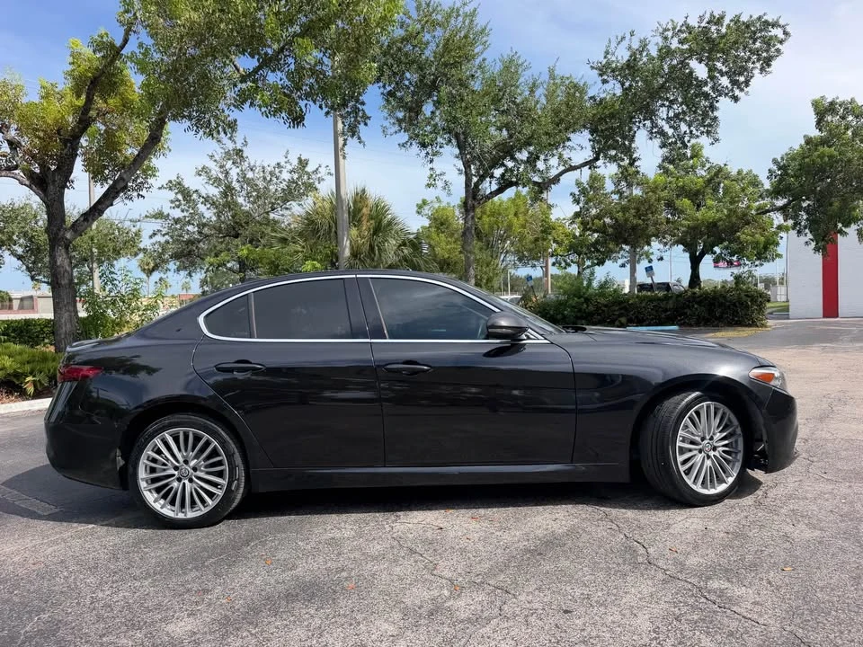 2017 Alfa Romeo Giulia - Image 15 of 15