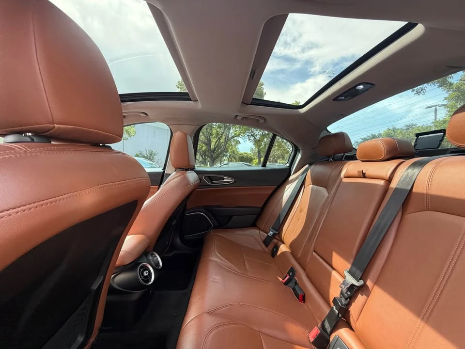 2017 Alfa Romeo Giulia - Image 5 of 15