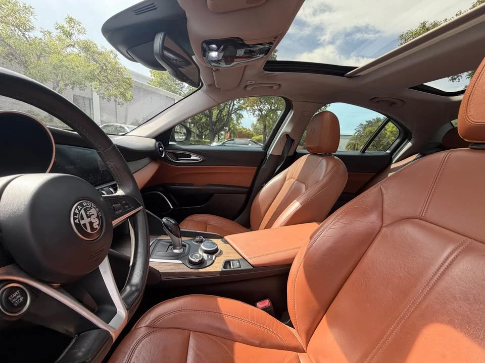 2017 Alfa Romeo Giulia - Image 6 of 15