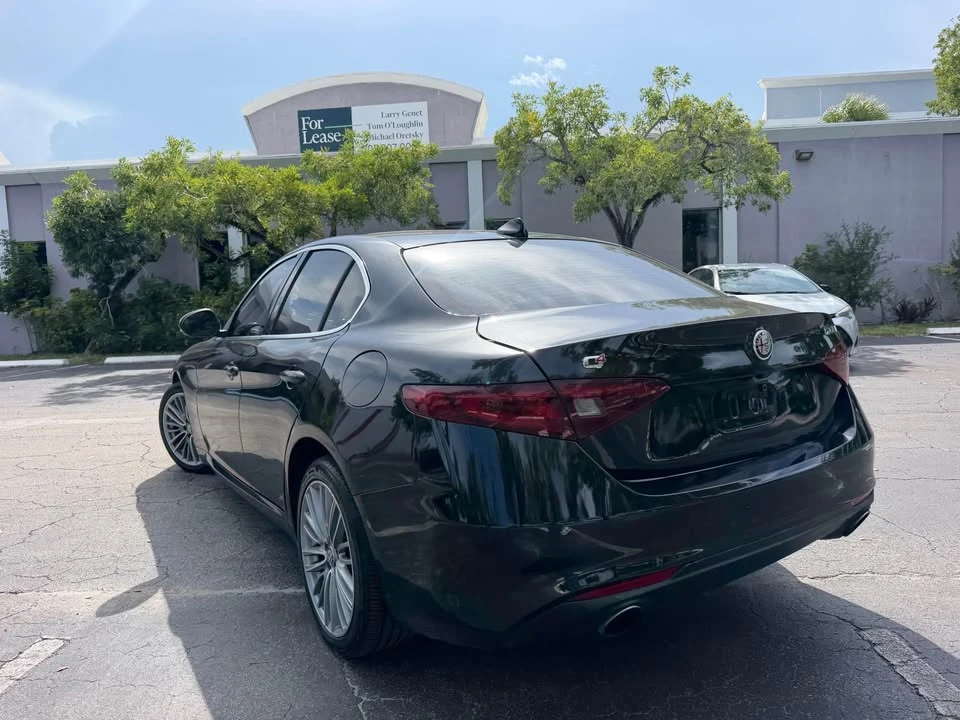 2017 Alfa Romeo Giulia - Image 13 of 15