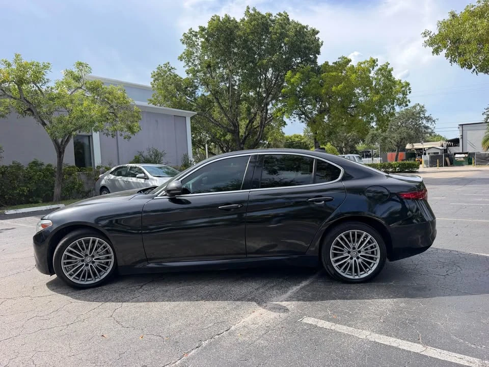 2017 Alfa Romeo Giulia - Image 14 of 15