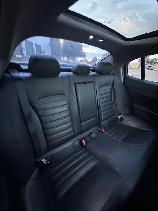 2017 Alfa Romeo Giulia - Image 8 of 12