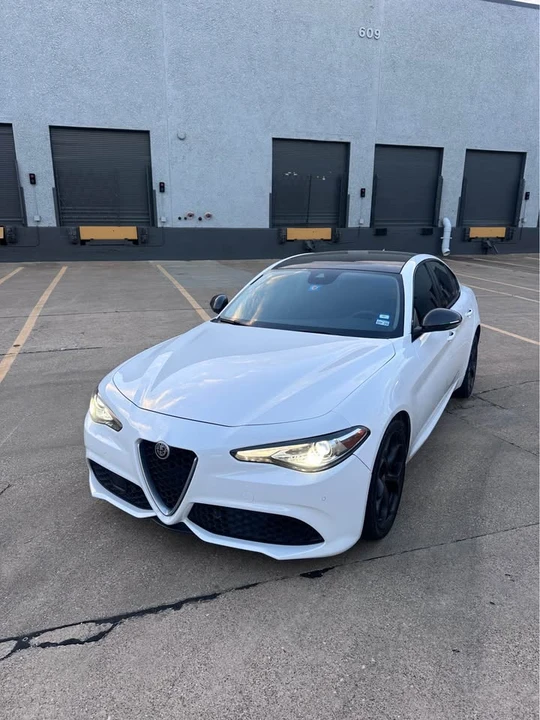 2017 Alfa Romeo Giulia - Image 3 of 12